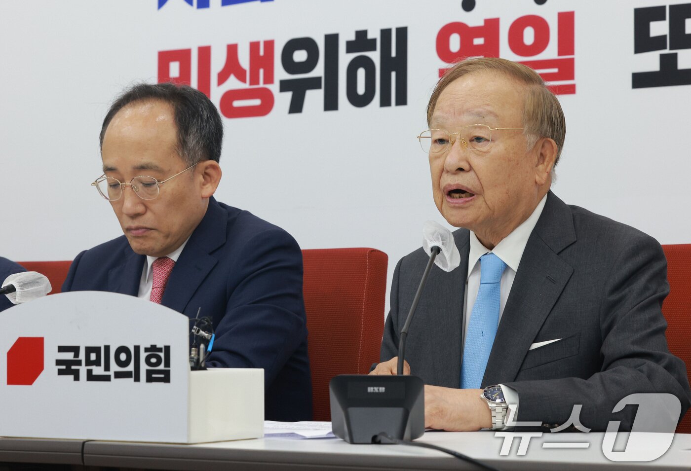 본문 이미지 - 손경식 한국경영자총협회장이 29일 오후 서울 여의도 국회 추경호 국민의힘 원내대표실을 찾아 노동조합법 개정안&#40;노란봉투법&#41; 저지를 호소하고 있다. &#40;공동취재&#41; 2024.7.29/뉴스1 ⓒ News1 김민지 기자