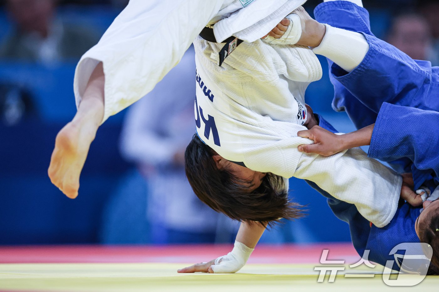 대한민국 유도대표팀 허미미 선수가 29일 오후 &#40;한국시간&#41; 프랑스 파리 샹 드 마르스 아레나에서 진행된 파리올림픽 유도 여자 -57kg 토너먼트 8강 경기에서 몽골의 르카그바토구 선수와 자웅을 겨루고 있다. 2024.7.29/뉴스1 ⓒ News1 박정호 기자