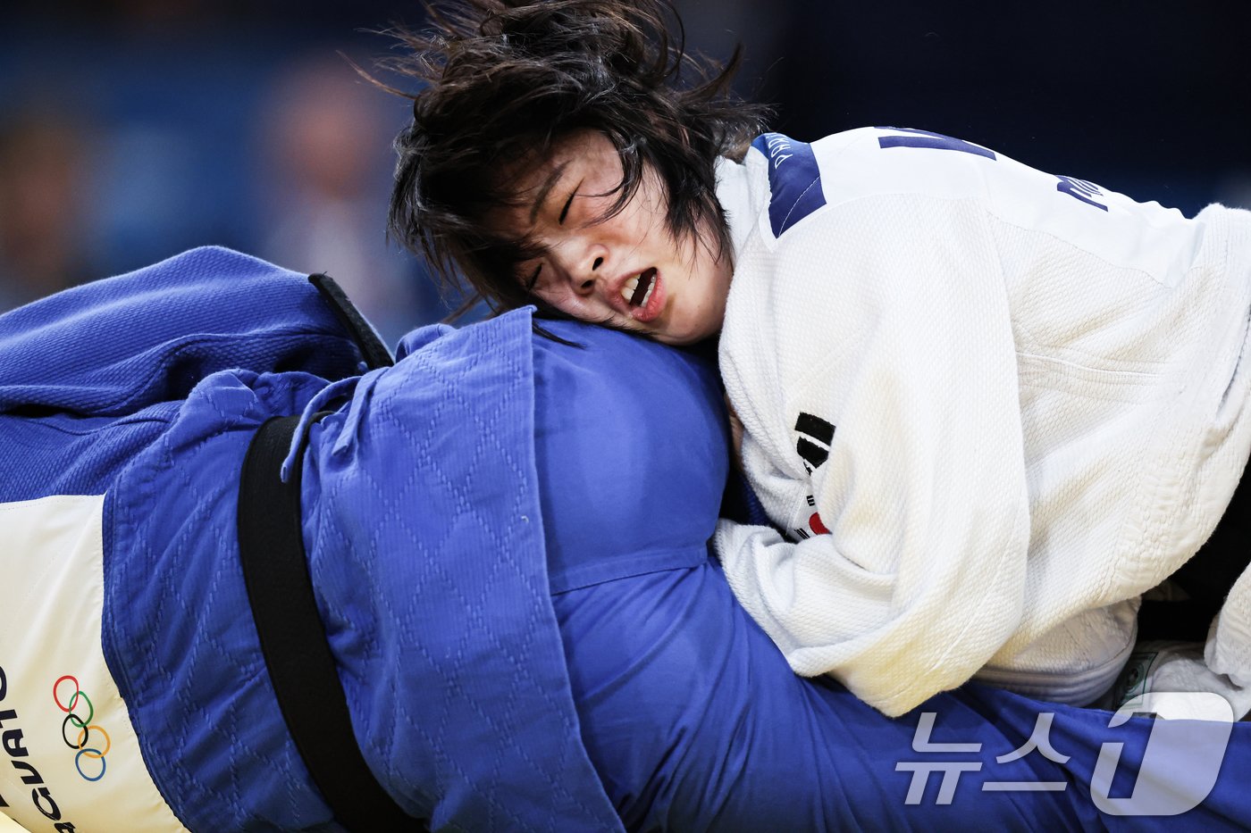 대한민국 유도대표팀 허미미 선수가 29일 오후 &#40;한국시간&#41; 프랑스 파리 샹 드 마르스 아레나에서 진행된 파리올림픽 유도 여자 -57kg 토너먼트 8강 경기에서 몽골의 르카그바토구 선수와 자웅을 겨루고 있다. 2024.7.29/뉴스1 ⓒ News1 박정호 기자