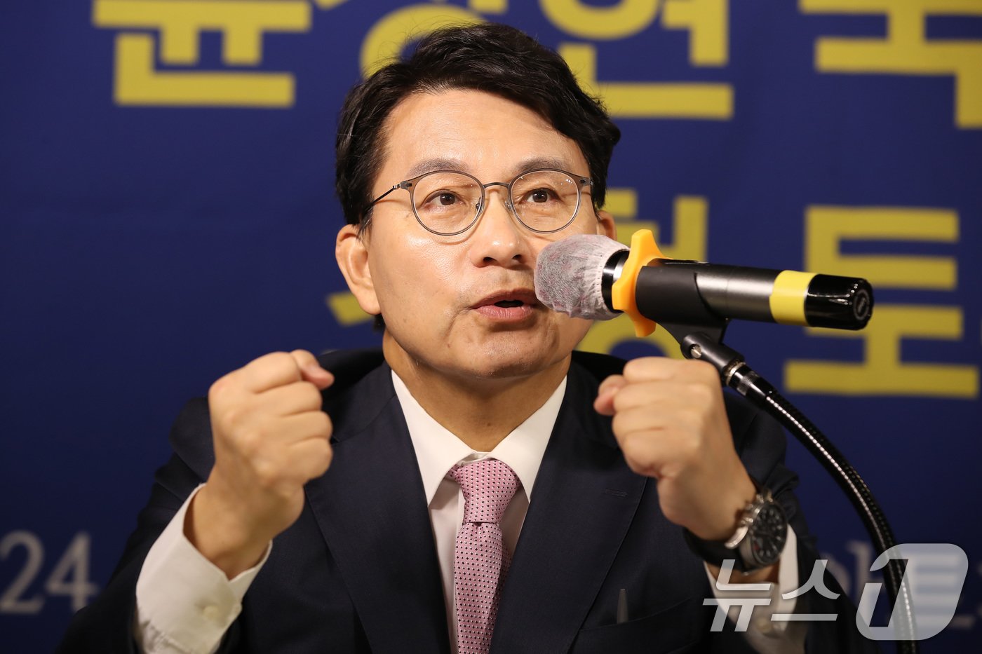 본문 이미지 - 윤상현 국민의힘 당대표 후보가 3일 오전 대구 남구 이천동 대구아트파크에서 열린 아시아포럼21 초청토론회에 참석해 대구·경북 언론인 질문에 답하고 있다. 2024.7.3/뉴스1 ⓒ News1 공정식 기자