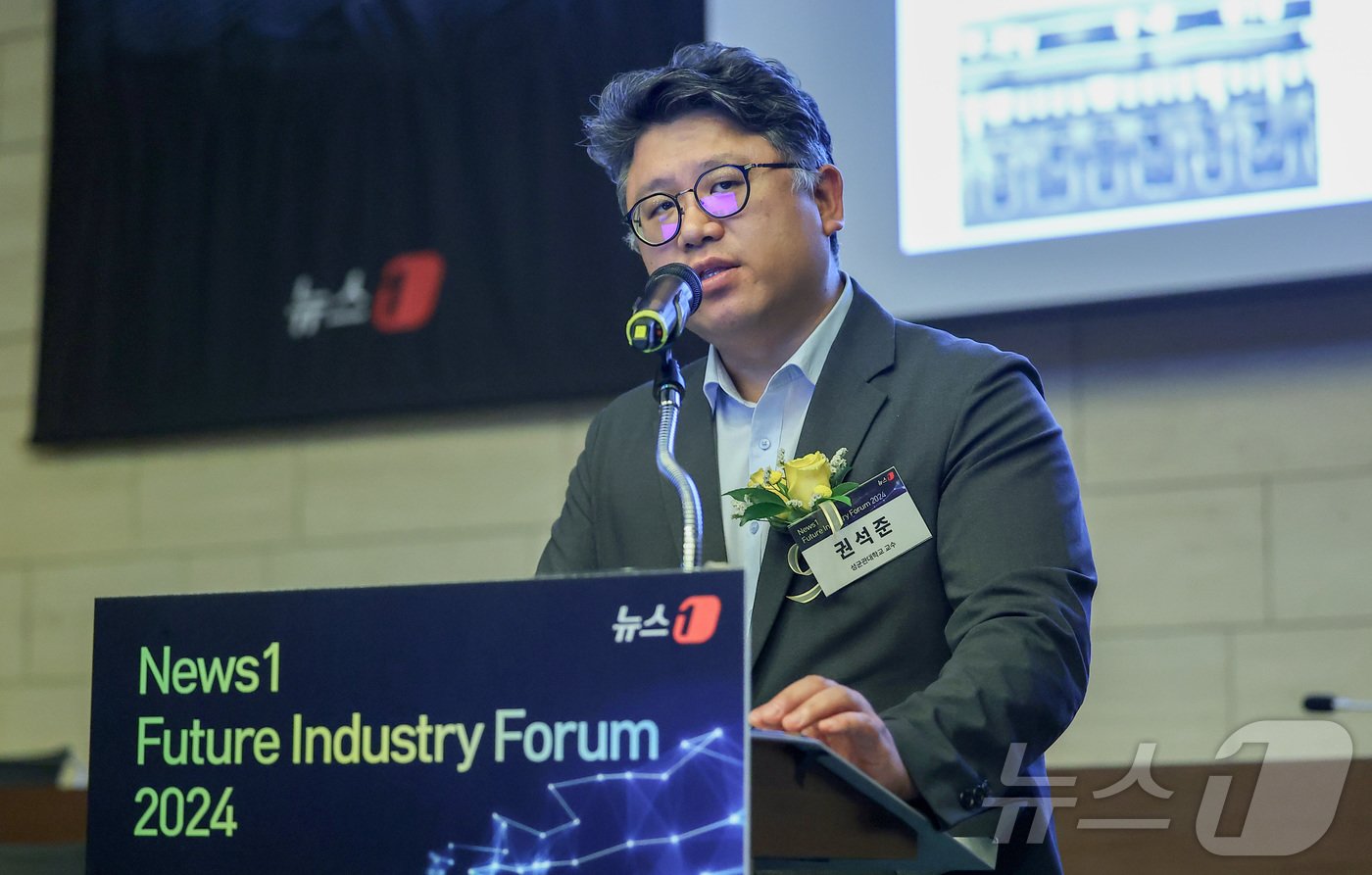 본문 이미지 - 권석준 성균관대 교수가 3일 서울 중구 대한상공회의소 의원회의실에서 열린 '뉴스1 미래산업포럼(NFIF) 2024'에서 'K-반도체가 살 길'이라는 주제로 기조연설을 하고 있다. 2024.7.3/뉴스1 ⓒ News1 김성진 기자