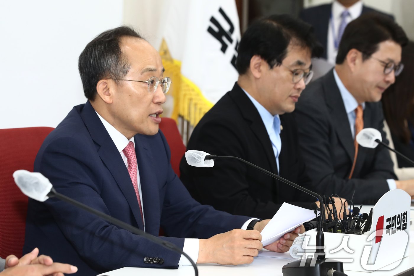 본문 이미지 - 추경호 국민의힘 원내대표가 3일 오전 서울 여의도 국회에서 가진 현안 관련 기자간담회에서 민주당의 검사 탄핵소추안 발의와 관련해 발언하고 있다. 2024.7.3/뉴스1 ⓒ News1 이광호 기자