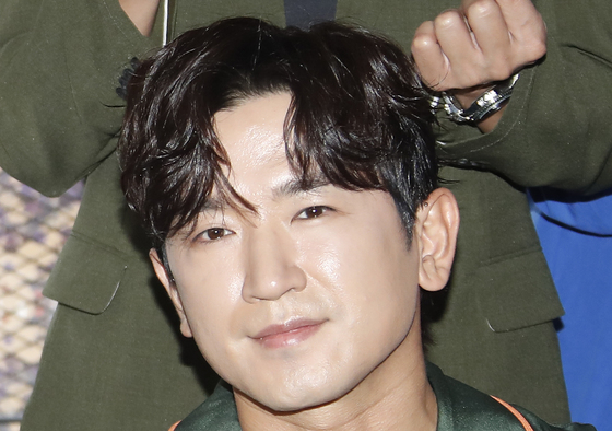 신화 이민우, 한밤중 결혼 깜짝 발표 "오랜 시간 알고 지낸 인연"