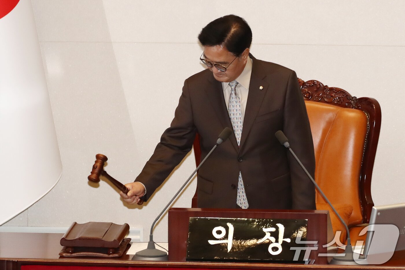 본문 이미지 - 우원식 국회의장이 3일 오후 서울 여의도 국회에서 열린 제415회 국회&#40;임시회&#41; 제5차 본회의에서 순직 해병 수사 방해 및 사건 은폐 등의 진상규명을 위한 특별검사의 임명 등에 관한 법률안을 상정하고 있다. 2024.7.3/뉴스1 ⓒ News1 이광호 기자