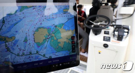 본문 이미지 - HD현대 사내벤처 아비커스의 자율운항 선박 시연회에서 공개된 경로 설정 내비게이션. 2022.7.12ⓒ 뉴스1 이동해기자