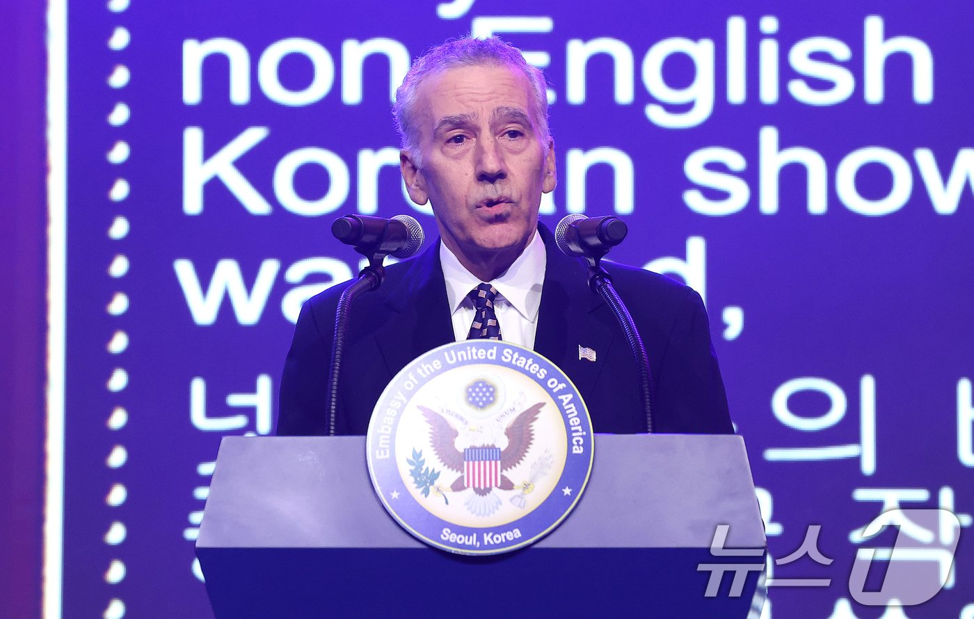 본문 이미지 - 필립 골드버그 주한미국대사가 지난 7월 3일 오후 서울 용산구 그랜드 하얏트 서울에서 열린 미국 독립기념일 행사에서 환영사를 하고 있다. (사진공동취재단) 2024.7.3/뉴스1