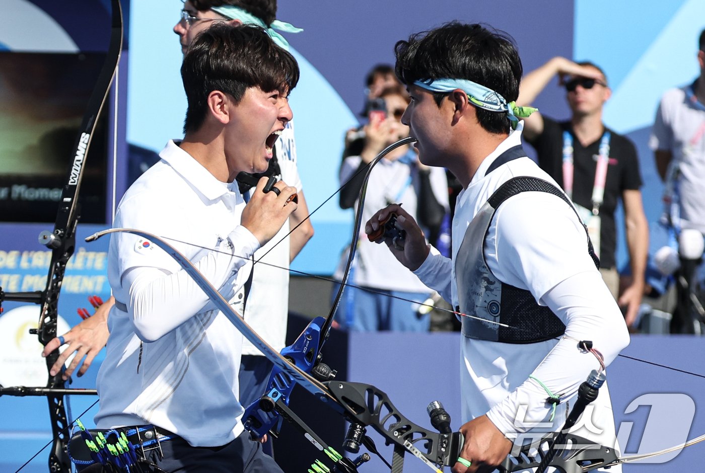 양궁 남자 개인전에 나서는 김제덕&#40;왼쪽&#41;과 이우석. /뉴스1 ⓒ News1 박정호 기자