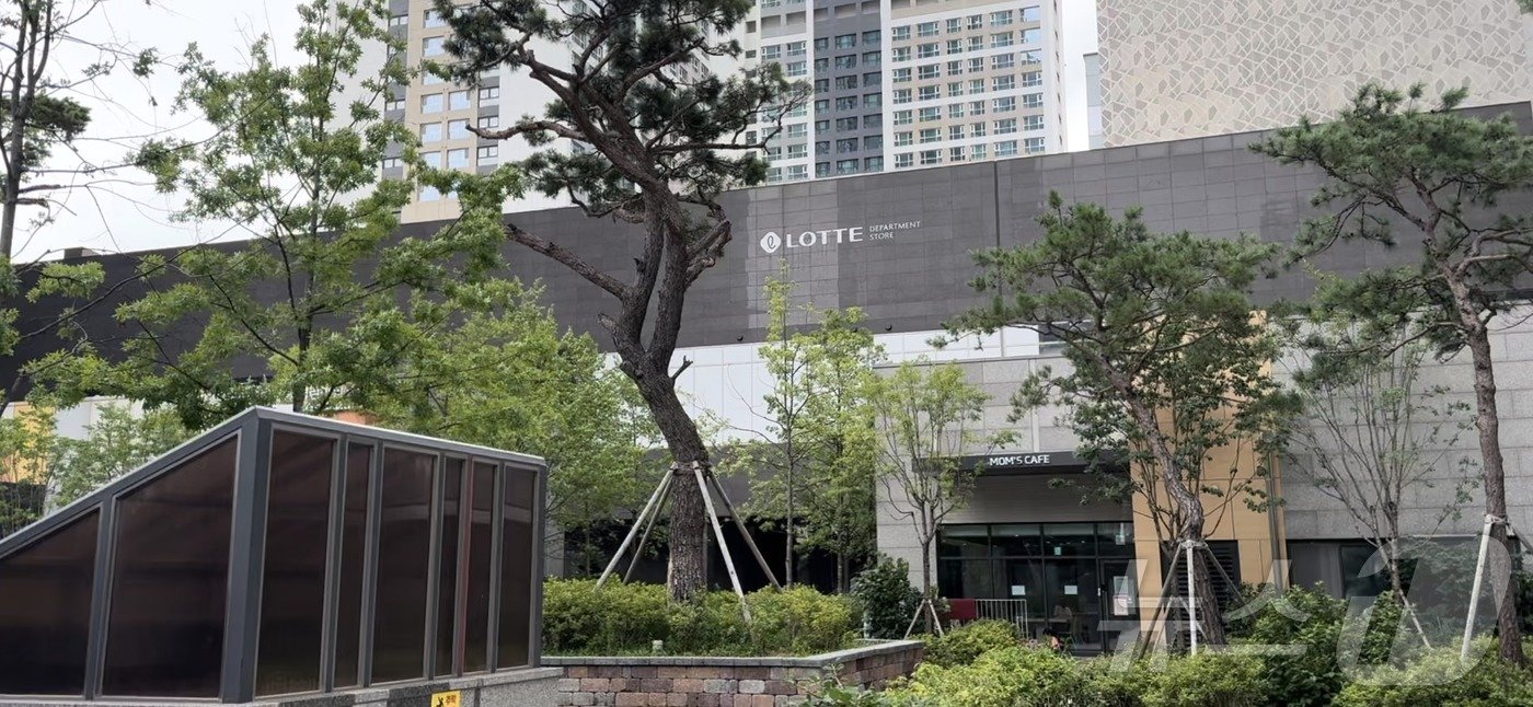 본문 이미지 - 지상과 지하 모두 롯데백화점 동탄점으로 이어지는 주민 전용 통로도 갖췄다. 2024.7.30/뉴스1