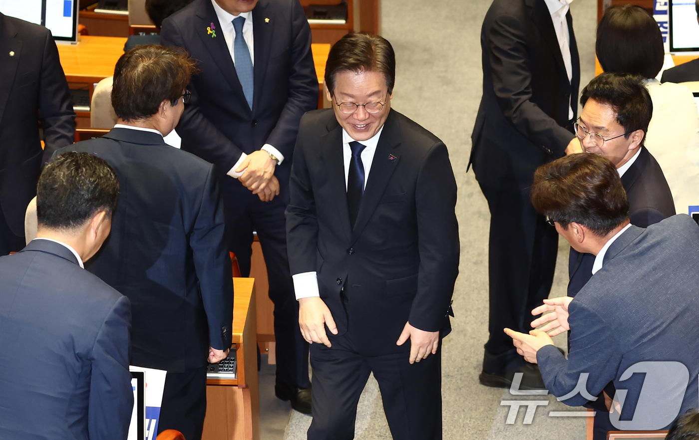 (서울=뉴스1) 김민지 기자 = 이재명 더불어민주당 전 대표가 30일 오전 서울 여의도 국회 본회의장에서 한국교육방송공사법 일부개정법률안(대안)에 대한 무제한토론 종결 동의의 건에 …