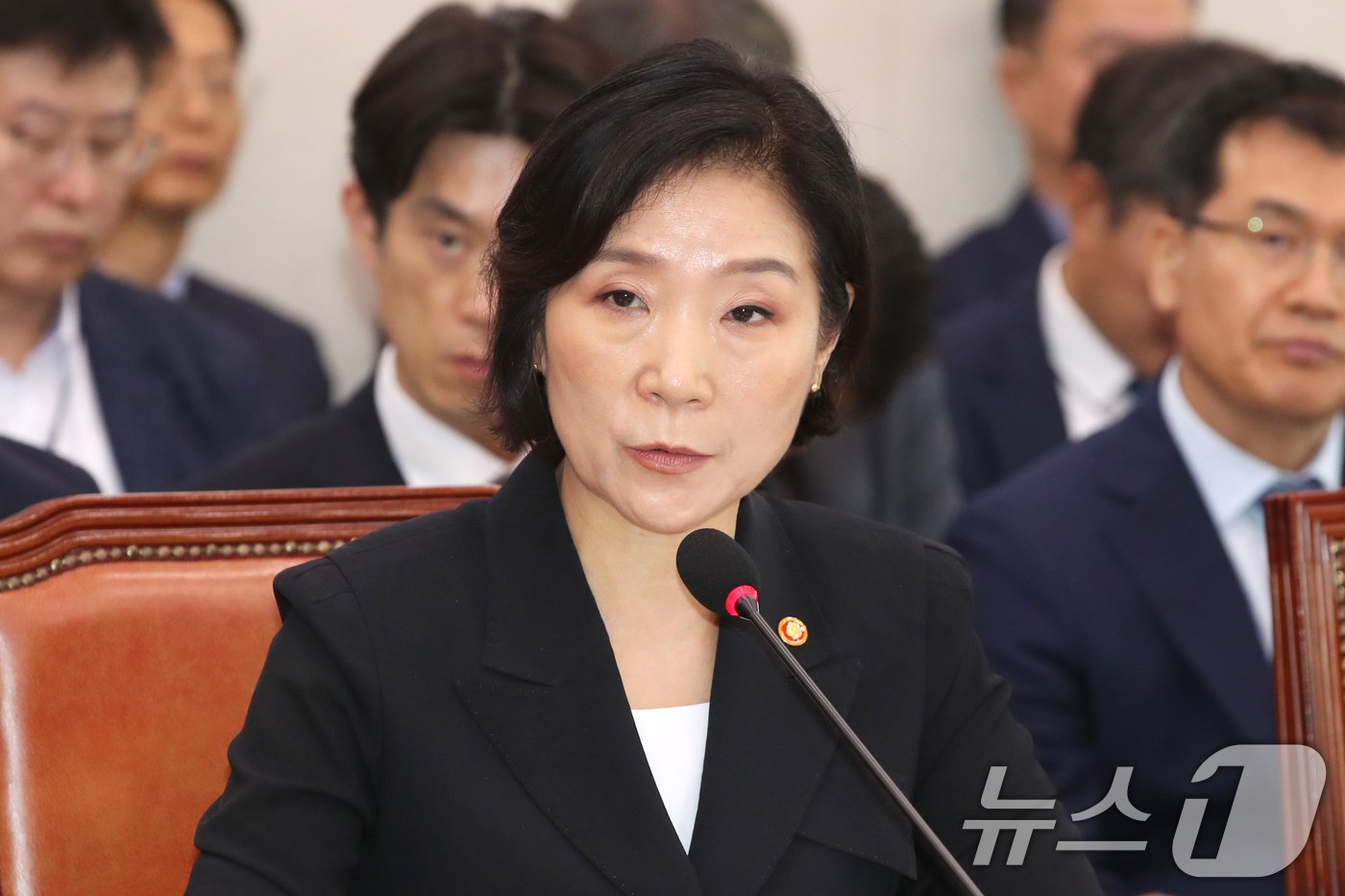 본문 이미지 - 오영주 중소벤처기업부장관이 30일 오전 서울 여의도 국회에서 열린 산업통상자원중소벤처기업위원회 전체회의에 출석해 의원 질의에 답하고 있다. 2024.7.30/뉴스1 ⓒ News1 이광호 기자