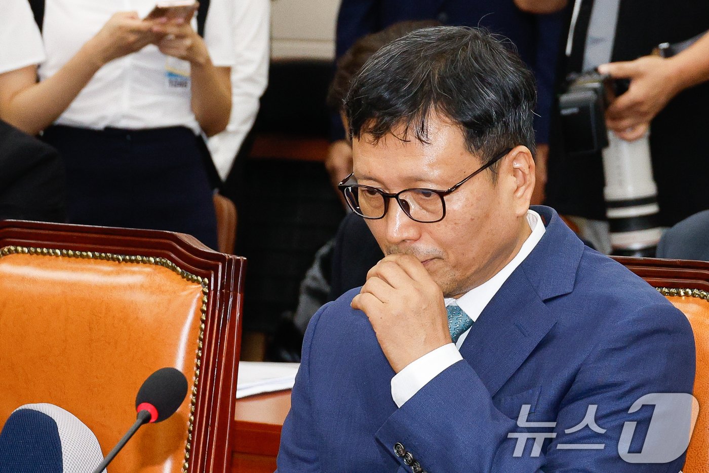 본문 이미지 - 구영배 큐텐그룹 대표가 30일 서울 여의도 국회에서 열린 '티몬·위메프 사태' 관련 정무위원회 전체회의에 출석하고 있다. 2024.7.30/뉴스1 ⓒ News1 안은나 기자