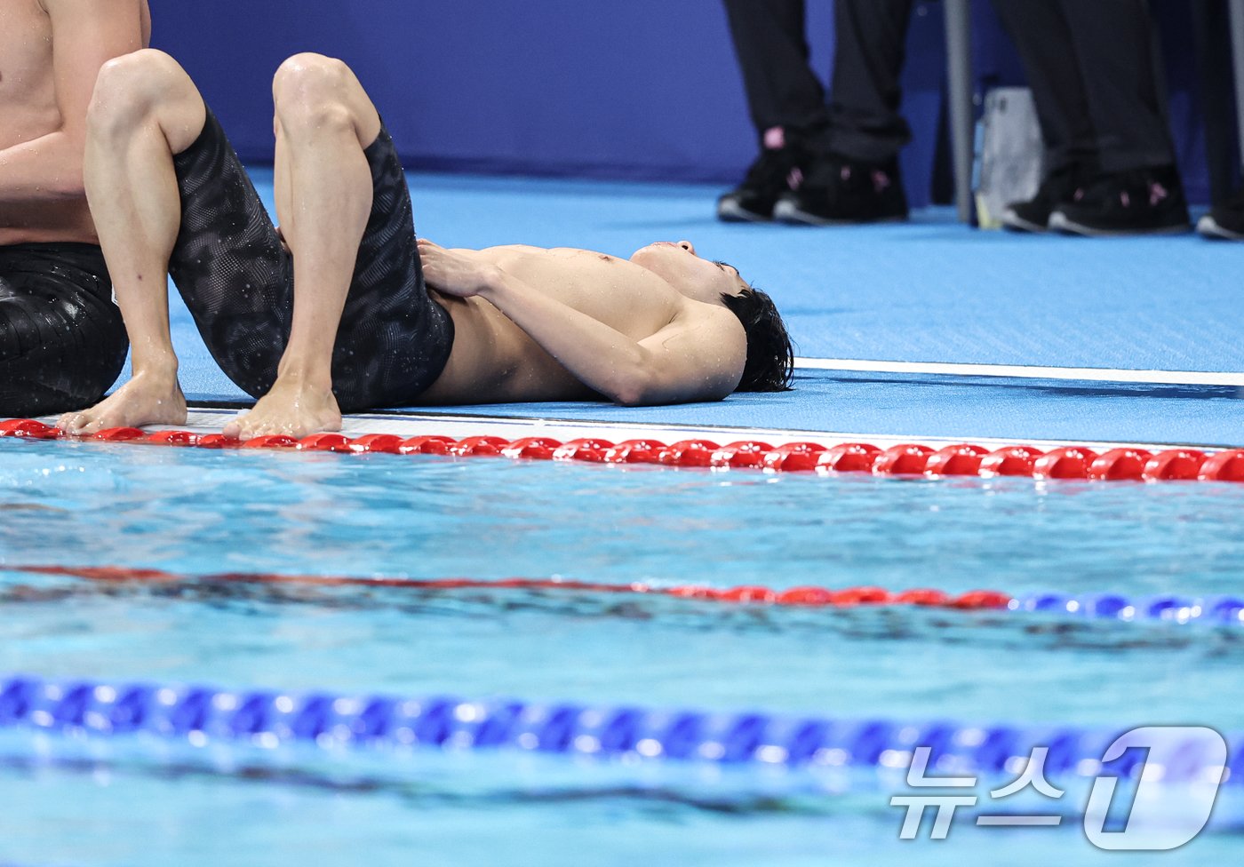 대한민국 수영대표팀 31일&#40;한국시간&#41; 프랑스 파리 라 데팡스 아레나에서 열린 남자 800ｍ 계영 결선 경기를 6위로 마친 후 아쉬워하고 있다. 2024.7.31/뉴스1 ⓒ News1 이동해 기자