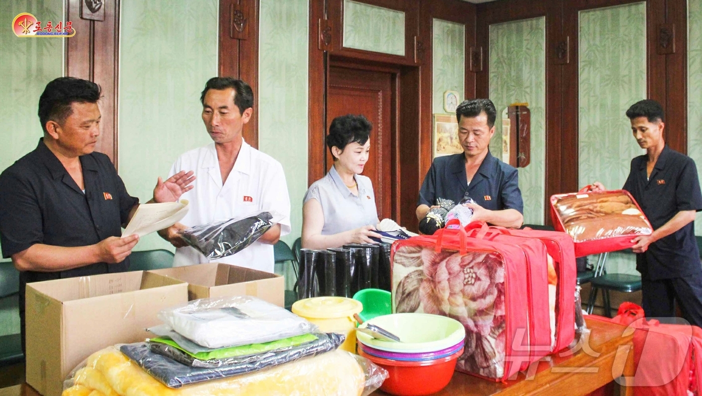 (평양 노동신문=뉴스1) = 북한 노동당 기관지 노동신문은 31일 내각과 성·중앙기관 일꾼들이 '특급재해비상지역' 수재민들에 대한 지원사업을 진행하고 있다고 보도했다. 북한은 지난 …