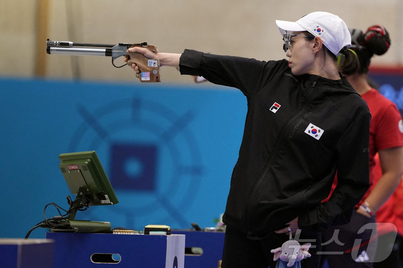 김예지가 지난달  28일 2024 파리 올림픽 10m 공기권총에서 오예진&#40;IBK기업은행&#41;에 이어 은메달을 따냈다 ⓒ 로이터=뉴스1 ⓒ News1 정윤경 기자