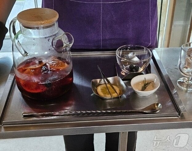 본문 이미지 - 티퍼런스 티마카세 진행 모습.ⓒ 뉴스1/김진희 기자.