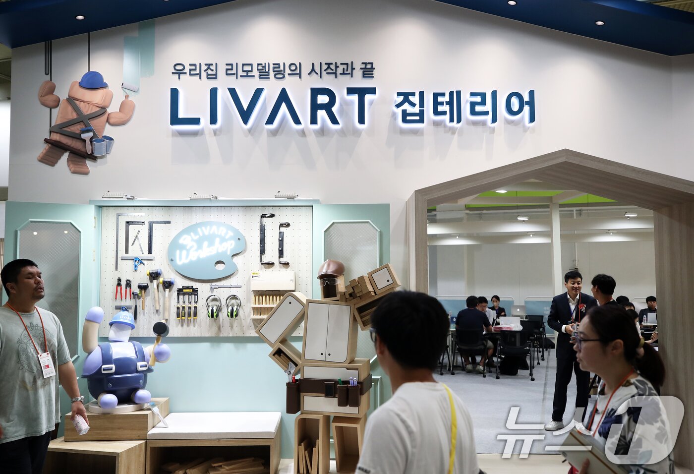 본문 이미지 - 서울 강남구 코엑스에서 막을 올린 건축박람회 '2024 코리아빌드위크' 현대리바트 부스. 2024.7.31 ⓒ 뉴스1 오대일 기자