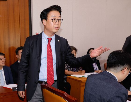 '李 지지율 하락'에 국힘 "국민통합 코스프레 2개월 만에 파국"