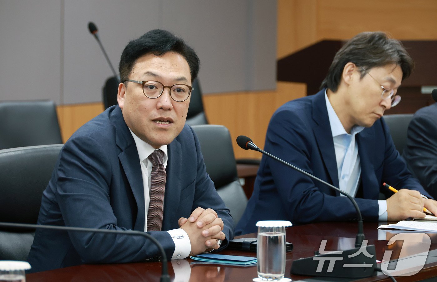 본문 이미지 - 김병환 금융위원장이 지난달 31일 서울 종로구 정부서울청사에서 열린 취임 후 첫 간부회의에서 티메프 사태 관련 대응을 지시하고 있다. (금융위원회 제공) 2024.7.31/뉴스1 ⓒ News1 임세영 기자