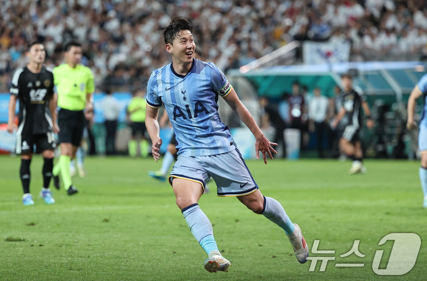 본문 이미지 - 지난해 쿠팡플레이시리즈에서 경기하는 손흥민. 2024.7.31/뉴스1 ⓒ News1 김도우 기자