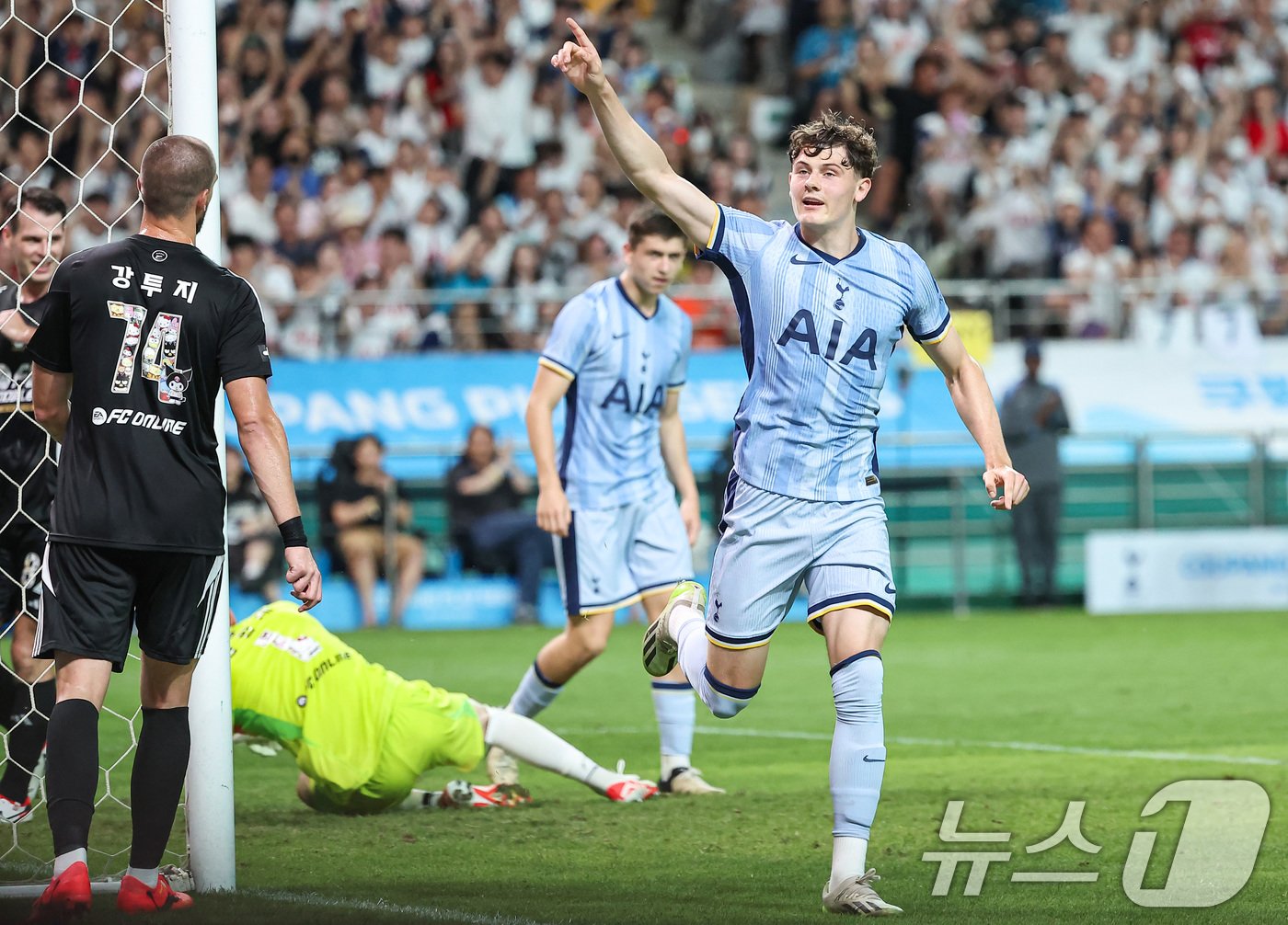 본문 이미지 - 31일 오후 서울 마포구 상암동 서울월드컵경기장에서 열린 쿠팡플레이 시리즈 1차전 토트넘 홋스퍼와 팀 K리그의 경기, 토트넘 윌 랭크셔가 골을 넣고 기뻐하고 있다. 2024.7.31/뉴스1 ⓒ News1 김도우 기자