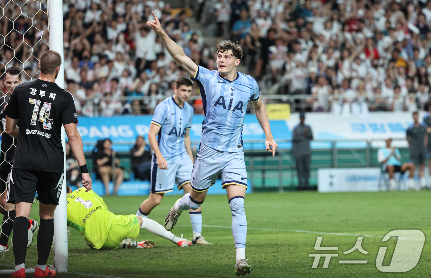 (서울=뉴스1) 김도우 기자 = 31일 오후 서울 마포구 상암동 서울월드컵경기장에서 열린 쿠팡플레이 시리즈 1차전 토트넘 홋스퍼와 팀 K리그의 경기, 토트넘 윌 랭크셔가 골을 넣고 …