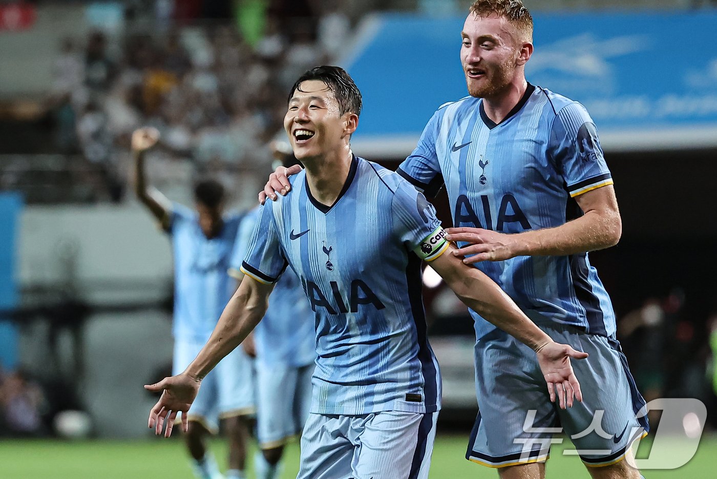본문 이미지 - 31일 오후 서울 마포구 상암동 서울월드컵경기장에서 열린 쿠팡플레이 시리즈 1차전 토트넘 홋스퍼와 팀 K리그의 경기, 토트넘 손흥민이 팀의 두 번째 골을 넣고 기뻐하고 있다. 2024.7.31/뉴스1 ⓒ News1 김도우 기자
