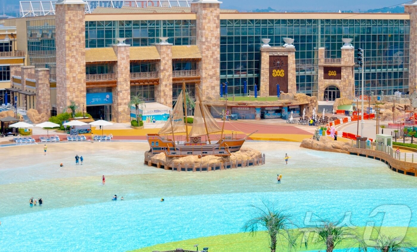 본문 이미지 - 롯데워터파크에서 새롭게 오픈하는 웨이브 아일랜드 무대(롯데워터파크 제공)