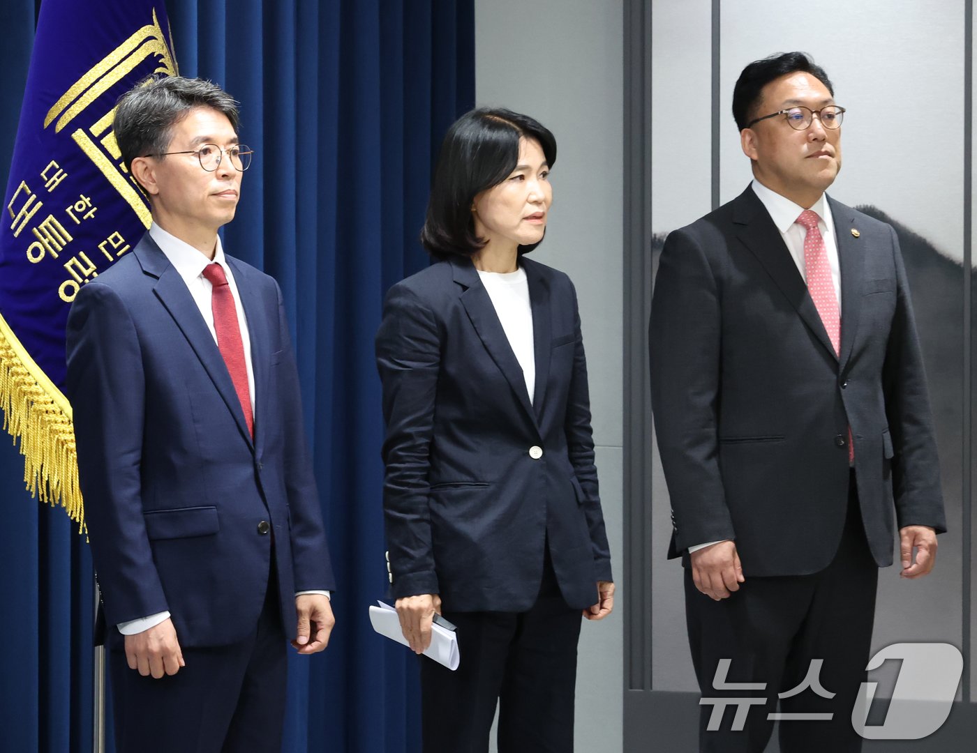 김완섭 환경부장관 후보자&#40;왼쪽부터&#41;, 이진숙 방송통신위원장 후보자, 김병환 금융위원장 후보자가 4일 오전 용산 대통령실 청사 브리핑실에서 열린 인사브리핑에 자리하고 있다. 2024.7.4/뉴스1 ⓒ News1 송원영 기자