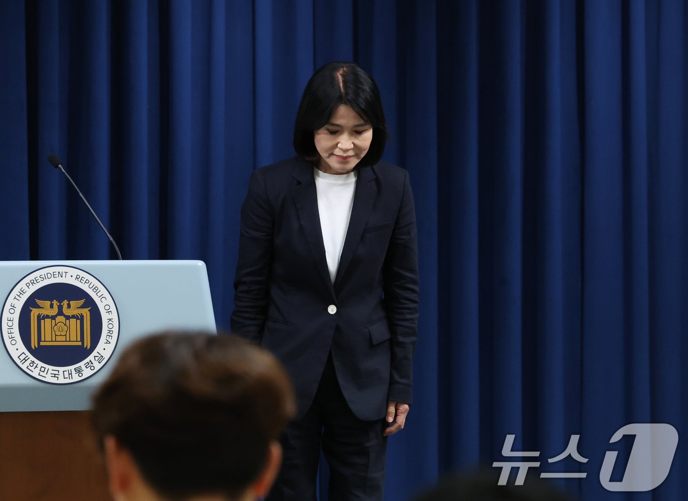 이진숙 신임 방송통신위원장 후보자가 4일 용산 대통령실 청사 브리핑실에서 열린 인사브리핑에서 지명 소감 발표에 앞서 인사를 하고 있다. 2024.7.4/뉴스1 ⓒ News1 송원영 기자