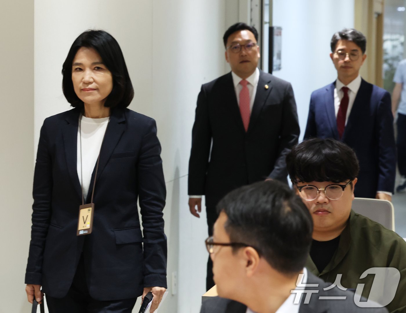 본문 이미지 - 이진숙 신임 방송통신위원장 후보자(왼쪽부터), 김병환 금융위원장 후보자, 김완섭 환경부 장관 후보자가 4일 오전 용산 대통령실 청사 브리핑실에서 열린 인사브리핑에 참석하고 있다. 2024.7.4/뉴스1 ⓒ News1 송원영 기자