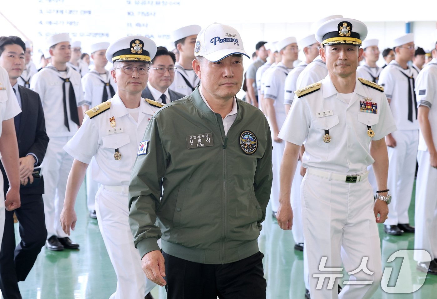 신원식 국방부 장관이 4일 경북 포항시 해군항공사령부에서 열린 해상초계기&#40;P-8A&#41; 국내 인수식에 참석하고 있다. 2024.7.4/뉴스1 ⓒ News1 김성진 기자