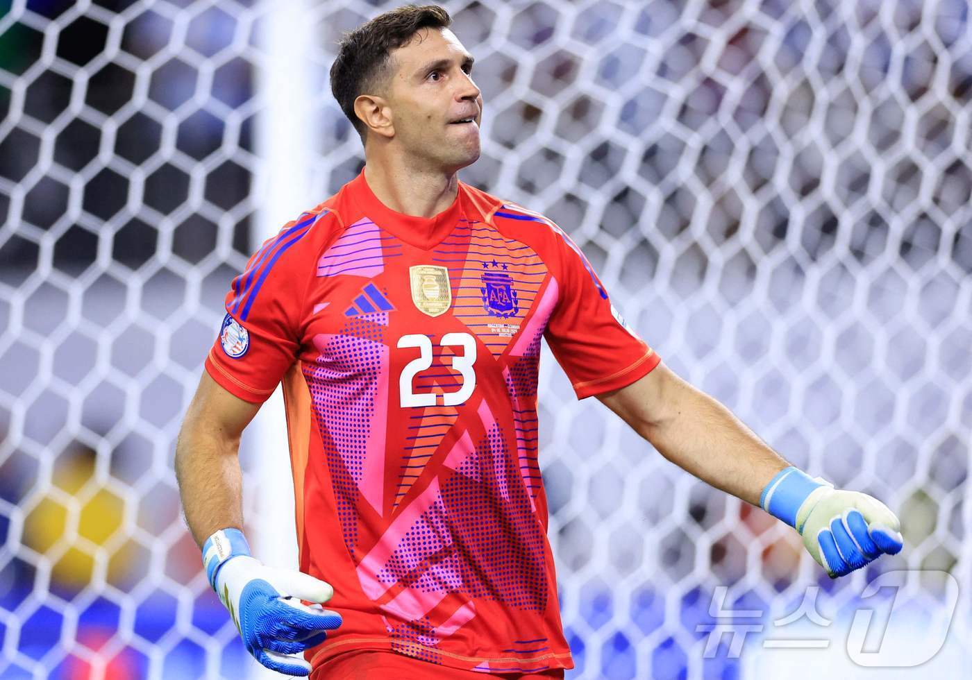 본문 이미지 - 아르헨티나 골키퍼 에밀리아노 마르티네스. ⓒ AFP=뉴스1
