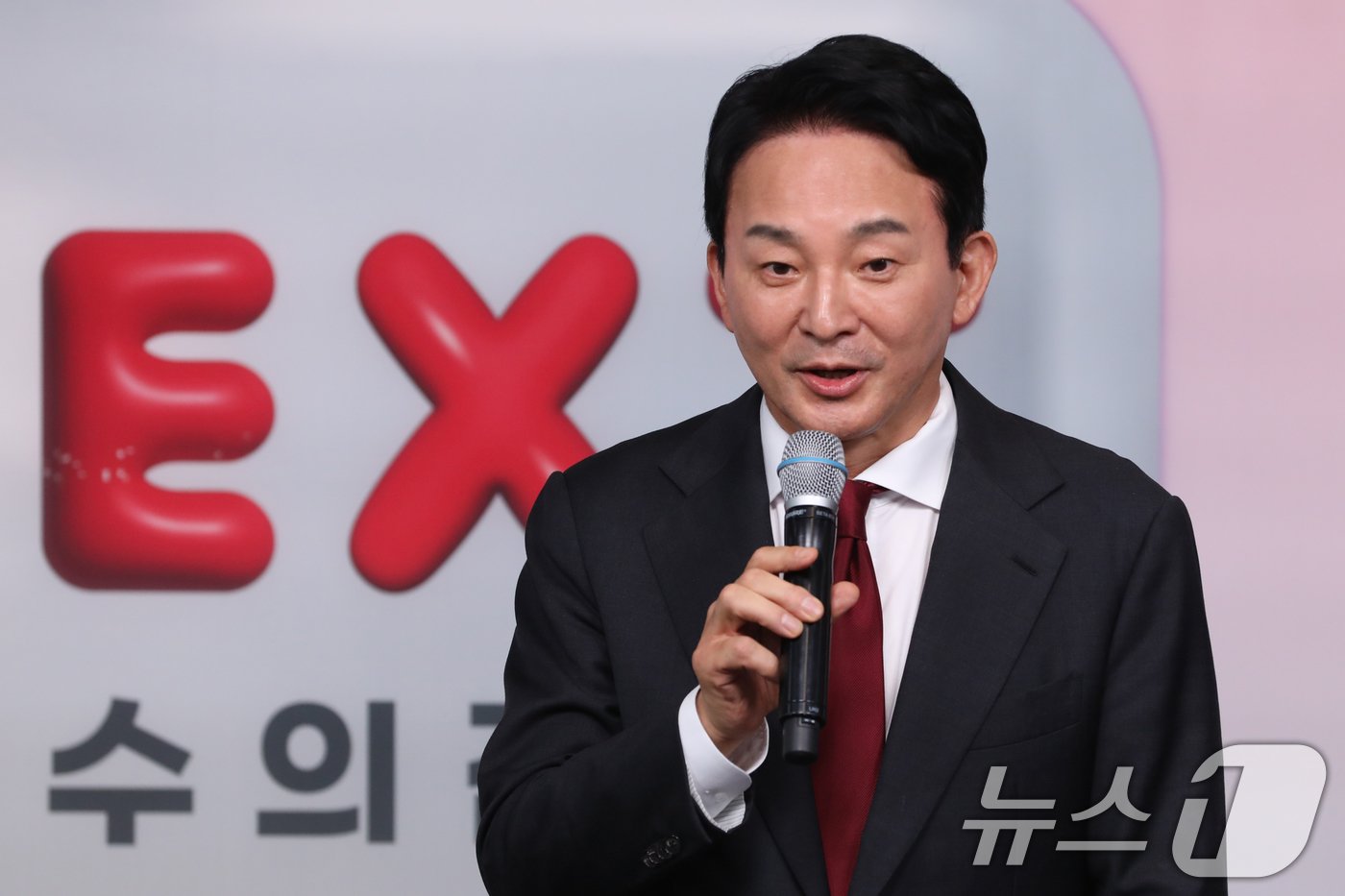 본문 이미지 - 원희룡 국민의힘 당대표 후보가 5일 오후 서울 여의도 국민의힘 중앙당사에서 열린 '미래를 위한 약속, 공정 경선 서약식'에 참석해 인사말을 하고 있다. (공동취재) 2024.7.5/뉴스1 ⓒ News1 김민지 기자