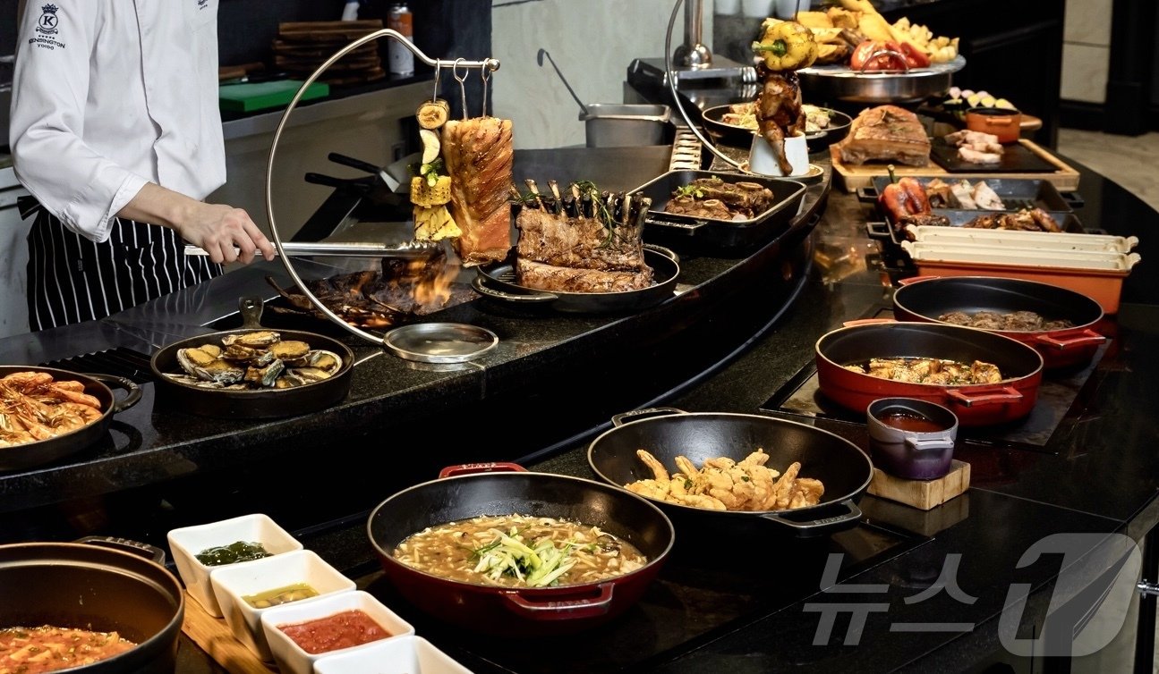 본문 이미지 - 켄싱턴호텔 여의도 다이닝 '브로드웨이'의 여름 바비큐.(이랜드파크 제공)