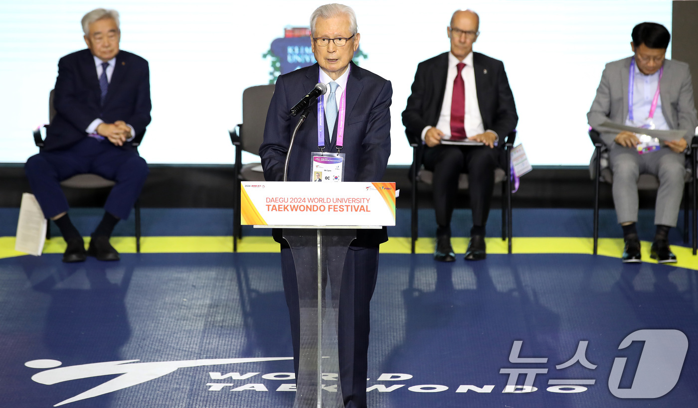 (대구=뉴스1) 공정식 기자 = 신일희 계명대 총장이 5일 오후 대구 달서구 계명대학교 성서캠퍼스에서 열린 '대구 2024 세계대학태권도페스티벌' 개막식에 참석해 대회사를 하고 있 …