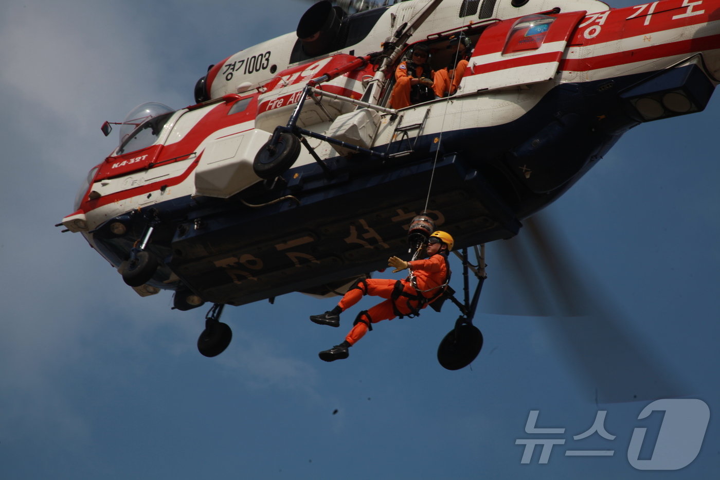 본문 이미지 - 이송훈련 등을 진행 중인 조항주 외상학회 이사장(가톨릭대학교 의정부성모병원 제공)