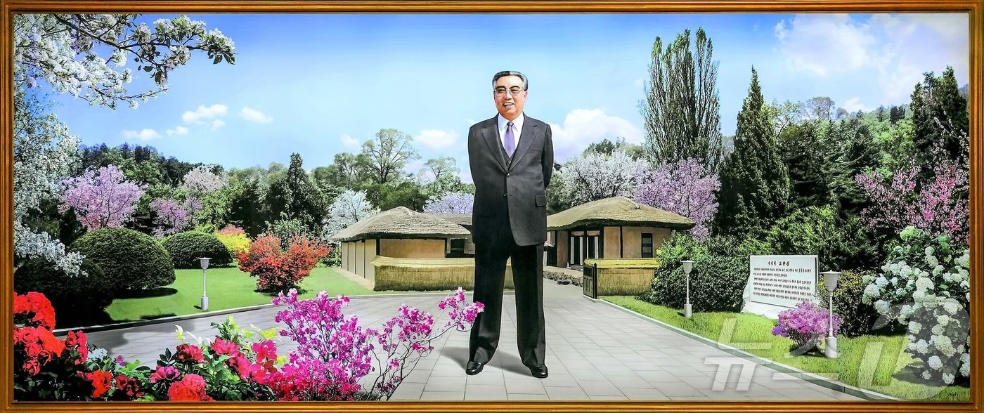 본문 이미지 - (평양 노동신문=뉴스1) = 북한 노동당 기관지 노동신문은 6일 김일성 주석 사망 30주기를 맞아 그를 "절세의 애국자, 만민의 은인＂이라고 치켜세웠다. [국내에서만 사용가능. 재배포 금지. DB 금지. For Use Only in the Republic of Korea. Redistribution Prohibited] rodongphoto@news1.kr