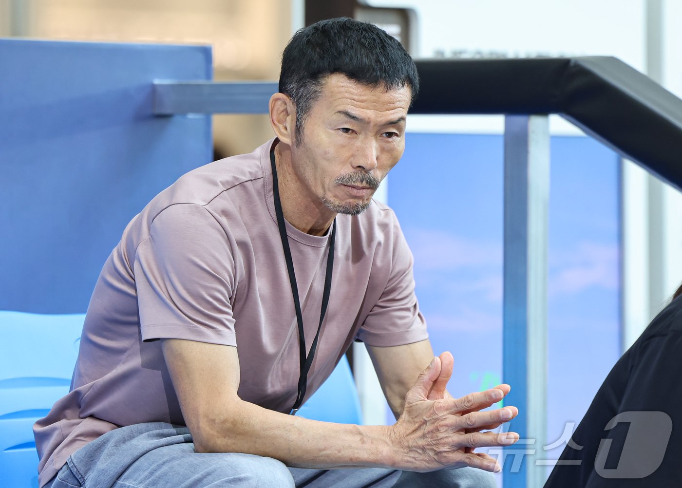 본문 이미지 - 토트넘 손흥민 선수의 아버지 손웅정 감독이 6일 서울 영등포구 타임스퀘어에서 열린 아디다스 축구화 F50 발매 기념행사 '오직 스피드를 위해-SON IS COMING'에 참석하고 있다. 2024.7.6/뉴스1 ⓒ News1 김도우 기자