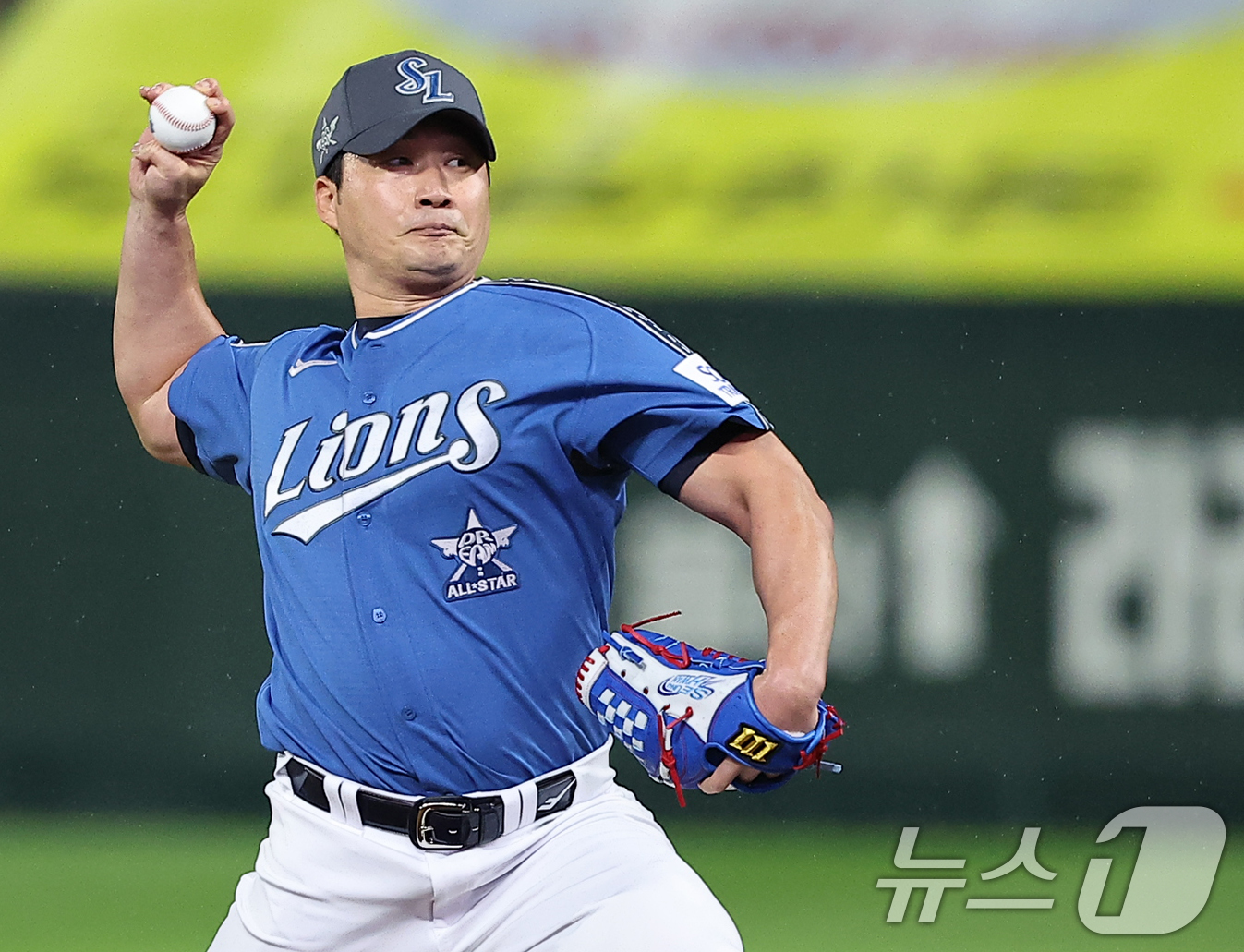 (인천=뉴스1) 김진환 기자 = 6일 오후 인천시 미추홀구 문학동 SSG랜더스필드에서 열린 '2024 신한 SOL Bank KBO 올스타전’ 나눔 올스타와 드림 올스타의 경기, 9 …