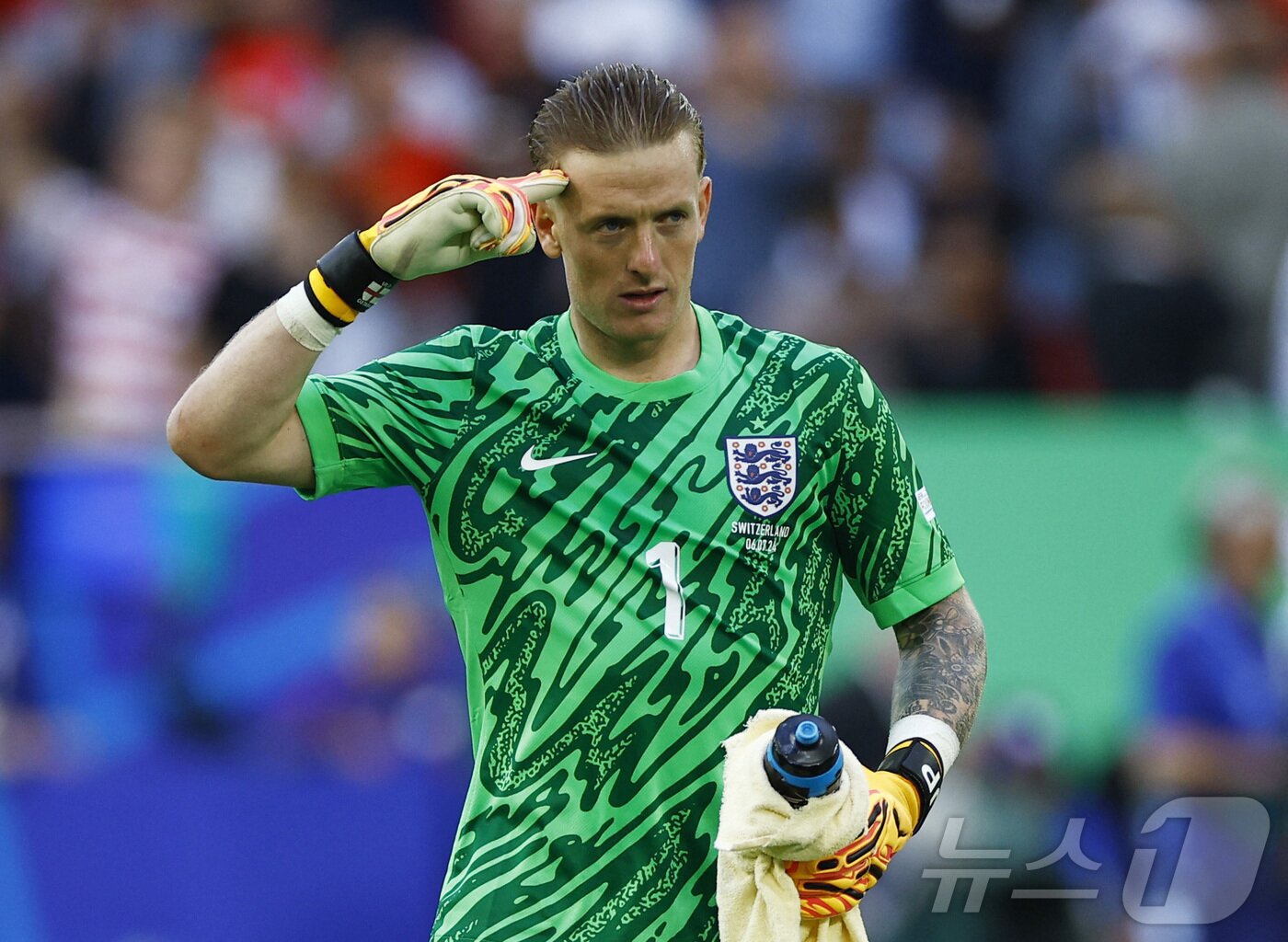 본문 이미지 - 물병을 들고 있는 조던 픽포드ⓒ 로이터=뉴스1