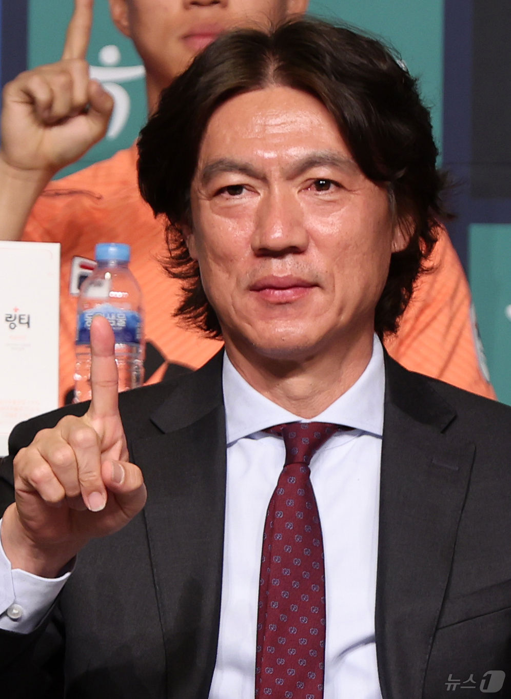 (서울=뉴스1) = 대한축구협회는 차기 국가대표팀 감독으로 홍명보 울산 HD 감독을 내정했다고 7일 밝혔다.2013∼2014년 대표팀을 이끌며 2014 브라질 월드컵에 나섰던 홍 …