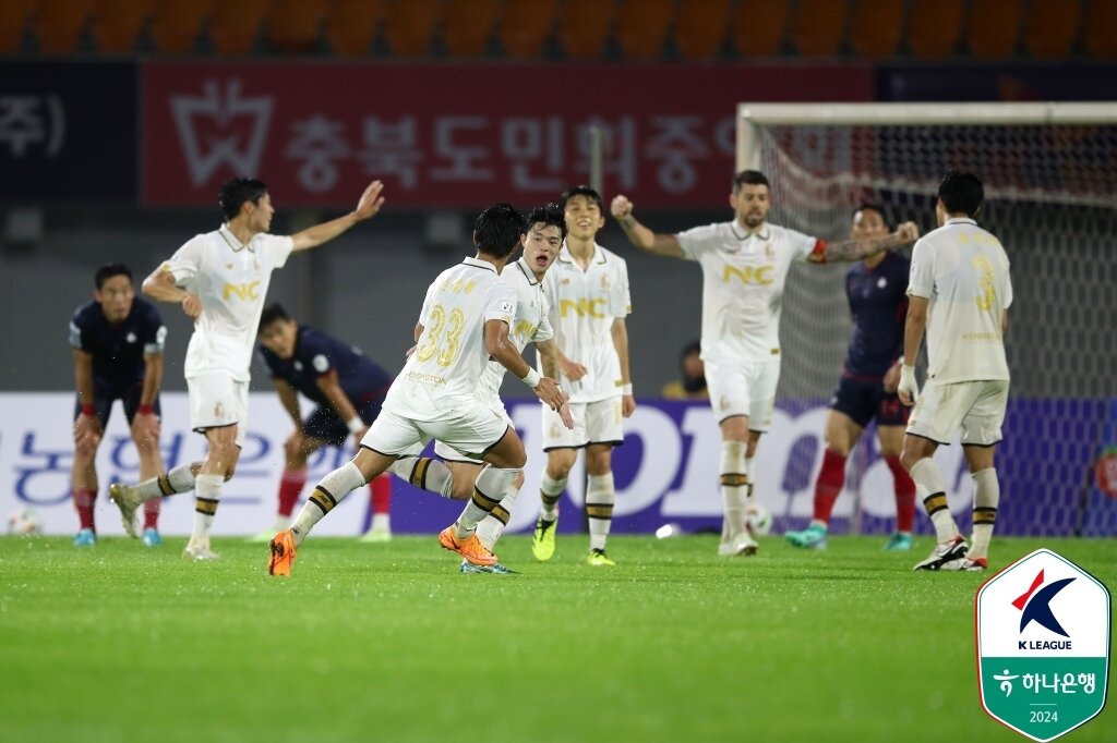 본문 이미지 - 서울 이랜드는 7일 열린 하나은행 K리그2 2024 21라운드에서 충북청주FC를 3-2로 제압했다. (한국프로축구연맹 제공)