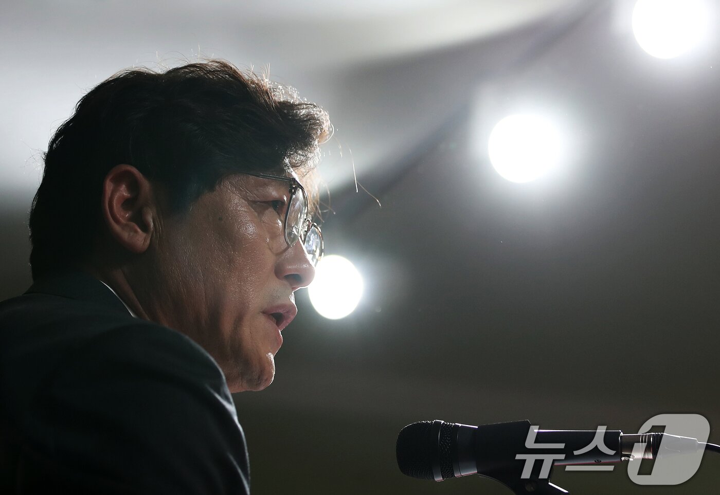 본문 이미지 - 이임생 대한축구협회(KFA) 기술본부 총괄이사가 8일 오전 서울 종로구 신문로 축구회관에서 축구 국가대표팀 감독 선임과 관련한 브리핑을 하고 있다. 2024.7.8 ⓒ 뉴스1 오대일 기자