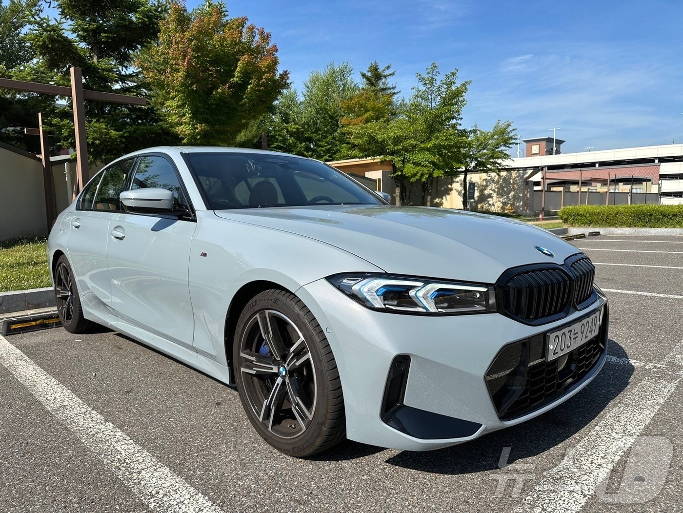 BMW 스포츠 세단 320i.ⓒ 뉴스1 이동희 기자