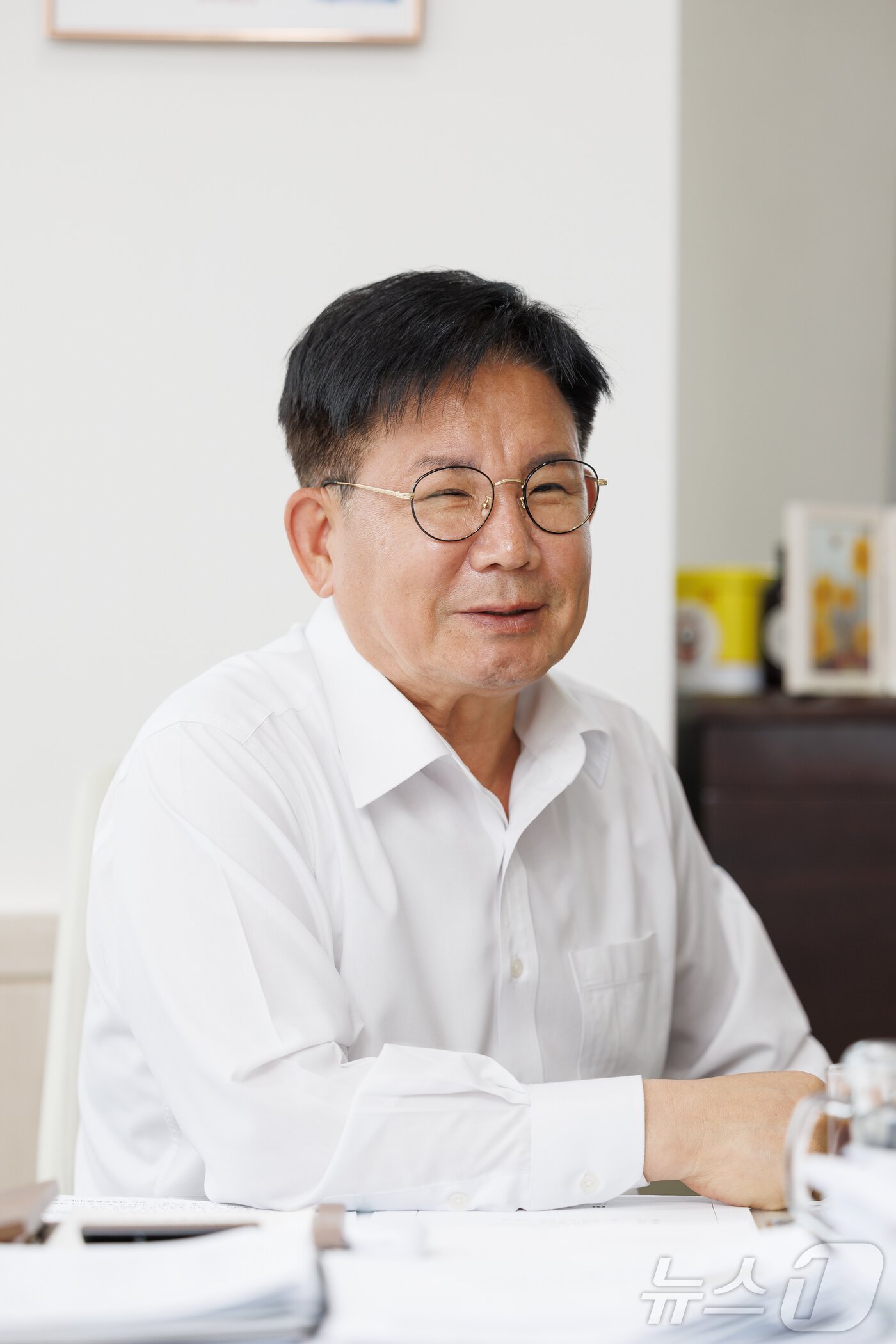 본문 이미지 - 박강수 마포구청장이 구청장실에서 뉴스1과 인터뷰를 하고 있다.&#40;마포구청 제공&#41;