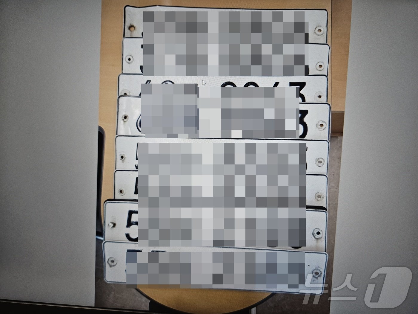 본문 이미지 - 불법으로 절취한 번호판(청주흥덕경찰서 제공).2024.7.9/뉴스1