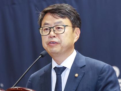 집회 제지 경찰과 충돌…부상 입은 박홍배 "폭력 경찰 규탄" (종합)