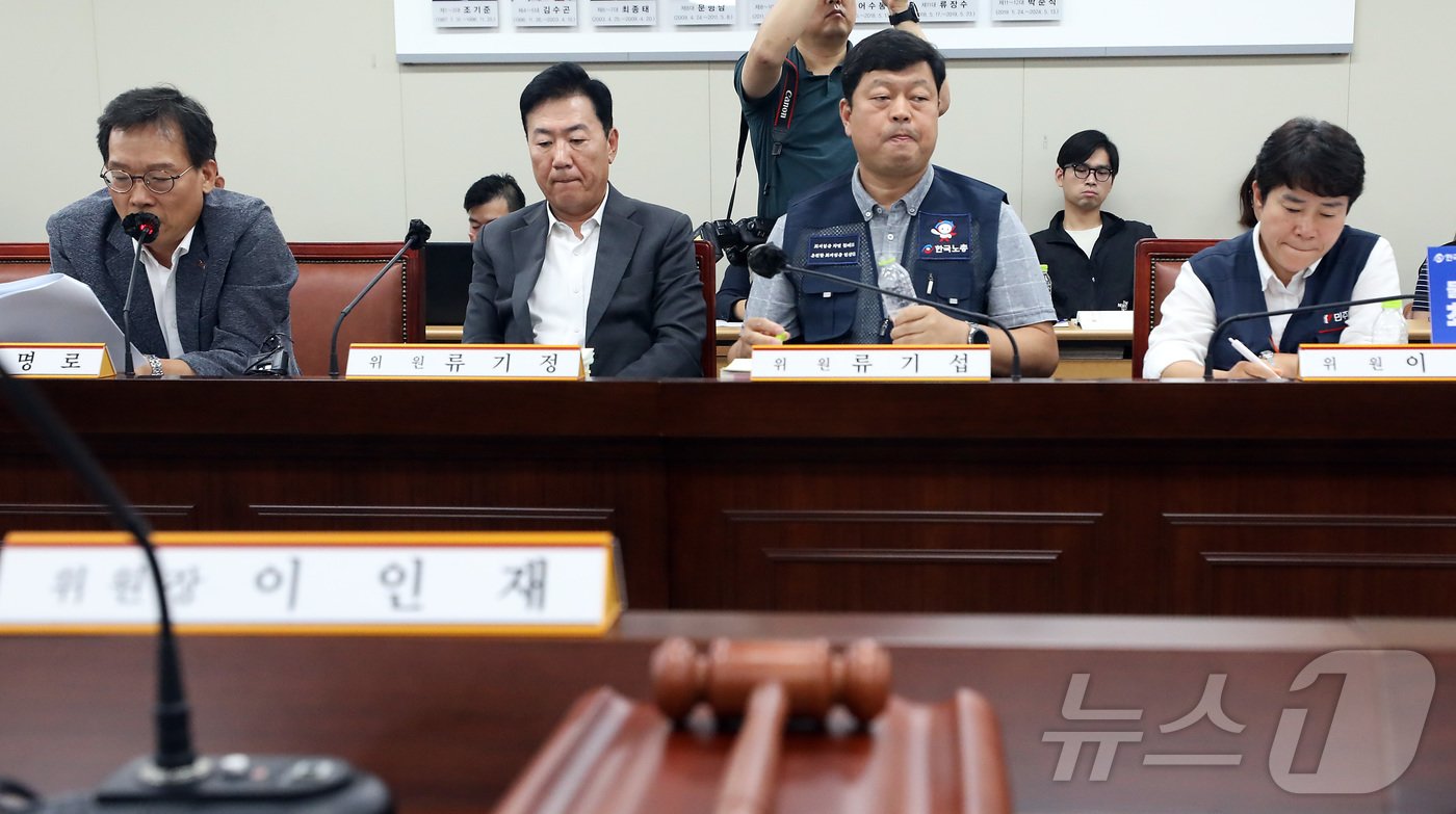 본문 이미지 - 9일 세종시 정부세종청사에서 열린 최저임금위원회 9차 전원회의에서 2025년도 최저임금에 대한 경영계와 노동계의 최초 요구안이 제시가 예정되며 동결과 대폭인상을 주장하는 노사가 팽팽한 대립 속에 회의를 진행하고 있다. 2024.7.9/뉴스1 ⓒ News1 김기남 기자