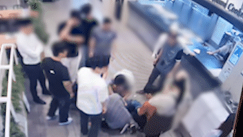 본문 이미지 - 50대 남성이 5분여간 심폐소생술 끝에 깨어나 일어나고 있다. 2024.7.5/독자 제공, 편집 News1 신성철 기자