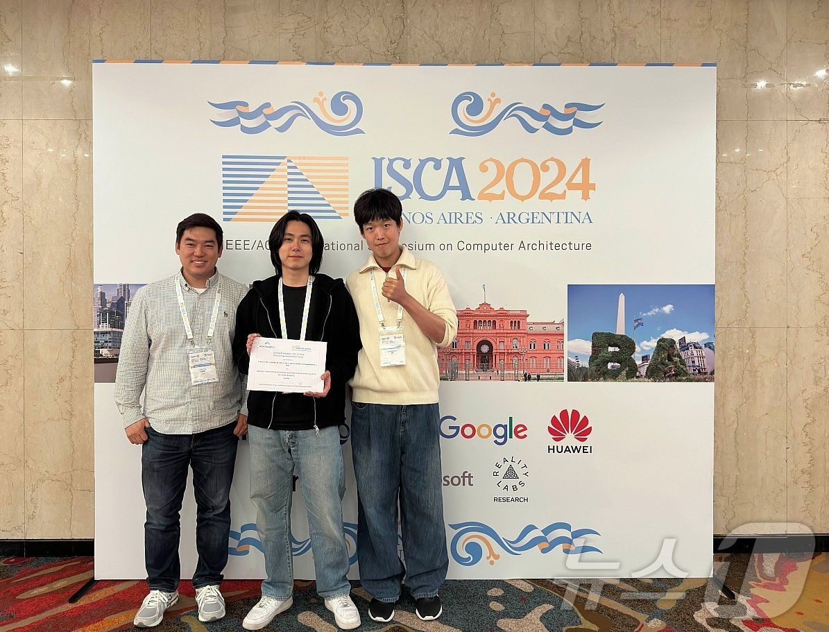 본문 이미지 - 왼쪽부터 KAIST 전산학부 박종세 교수, 김윤성 박사과정, 오창훈 박사과정(KAIST 제공)/뉴스1